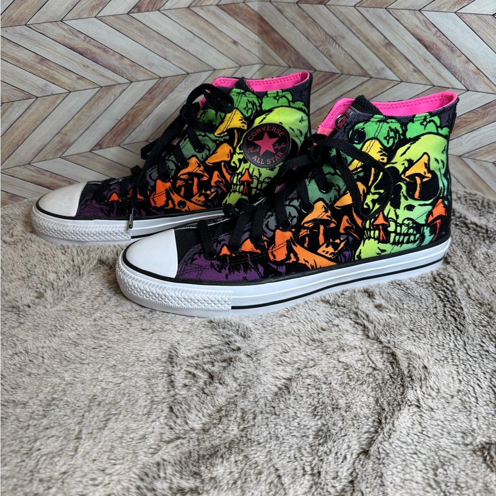 Men size 9 Wasabi All Star Pro High Top EUC black light Chuck Taylor